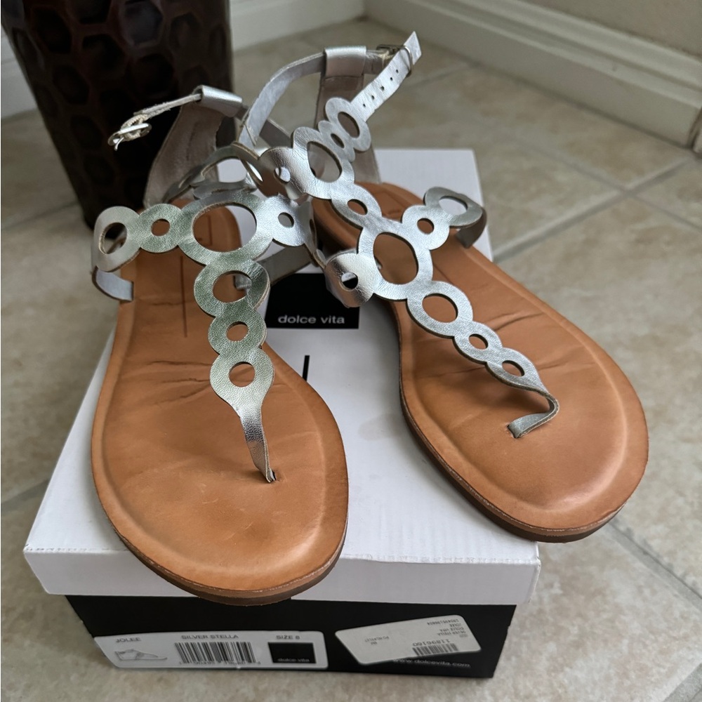 Dolce Vita Women’s Jolee - Silver Cut out T-strap sandals - Size 8M